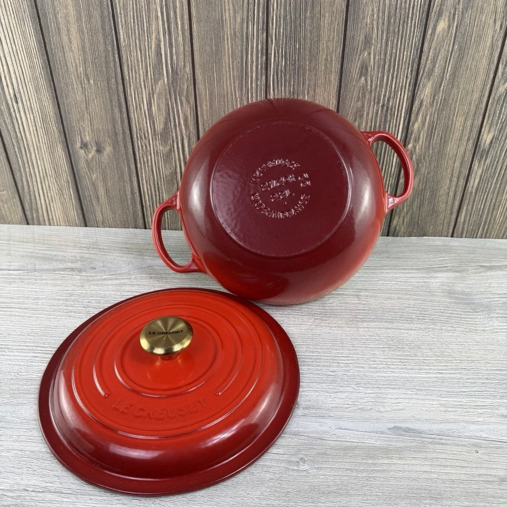 Le Creuset Signature Round Stew Pot 2.5 Qt Cerise Red Cast Iron 22cm Gold Knob